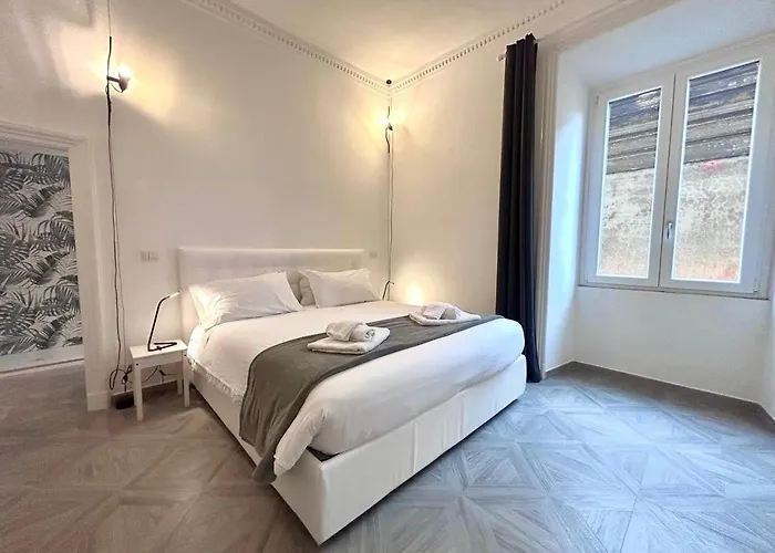 Vicolo Doria 2 * Rom